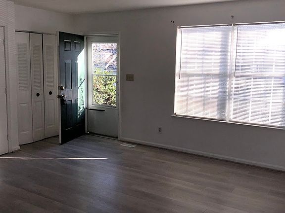 3rd image of 10712 Chesterwood Dr