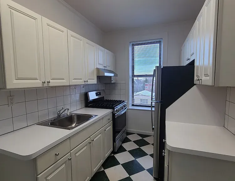 22-18 42nd St #B2 — Photo 1