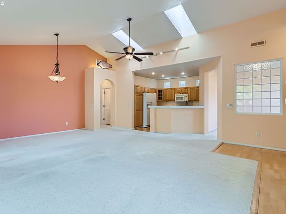 5th image of 6162 NE Rosebay Dr