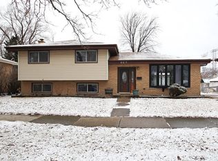 613 Forest Preserve Dr, Wood Dale, IL 60191