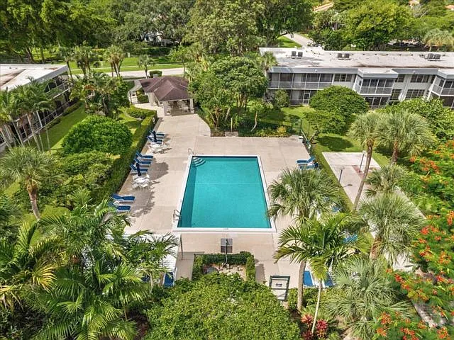4240 Oaks Ter — Photo 17