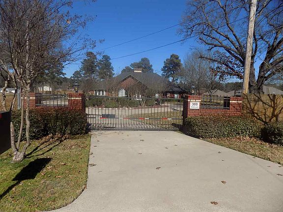 3rd image of 300 Wade Ln