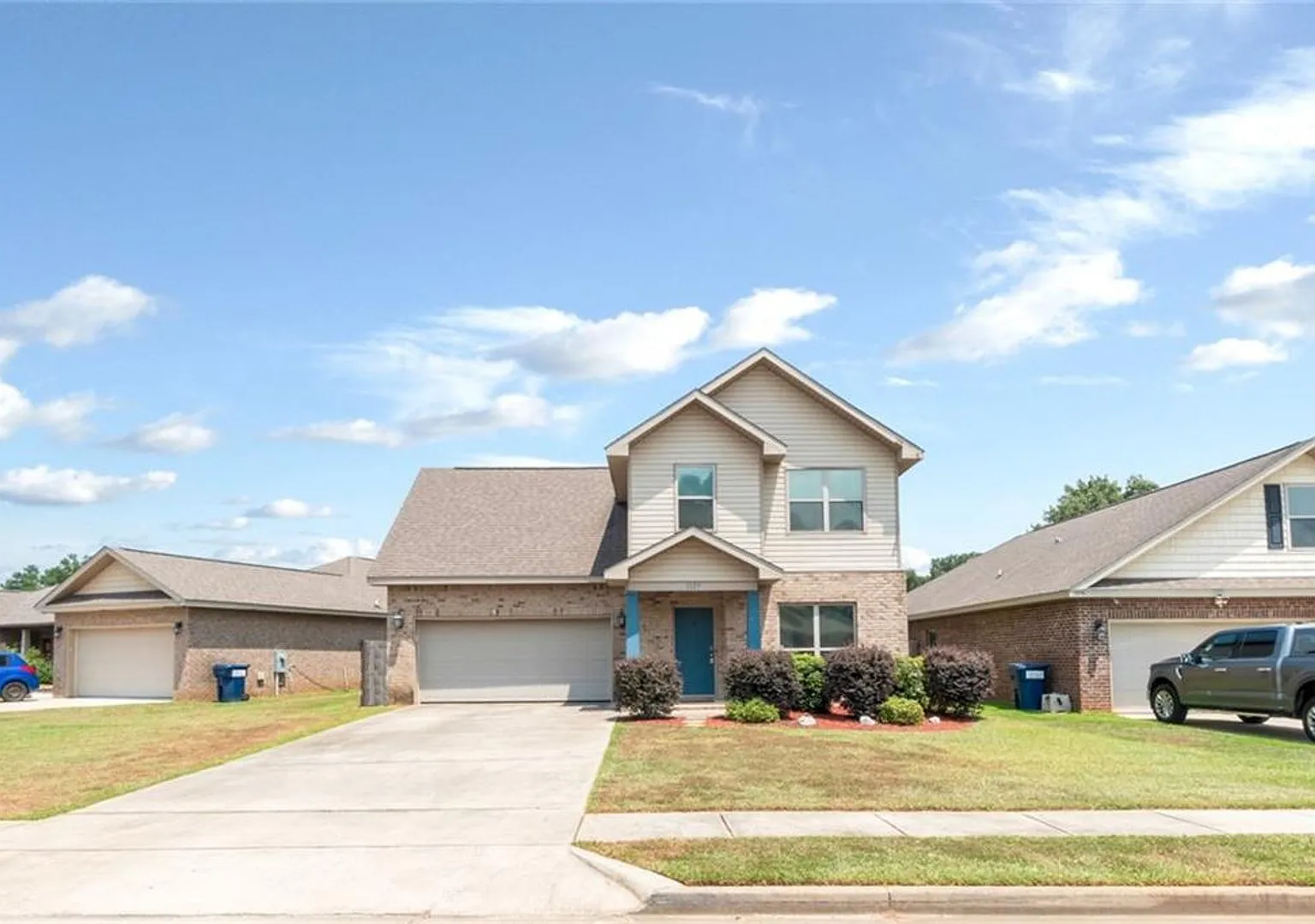 Beautiful Home In West Mobile With Pool — Photo 1
