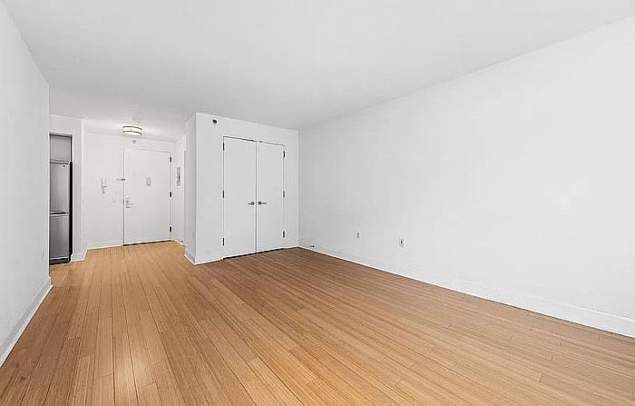 1st image of 505 W 47th St #5DS