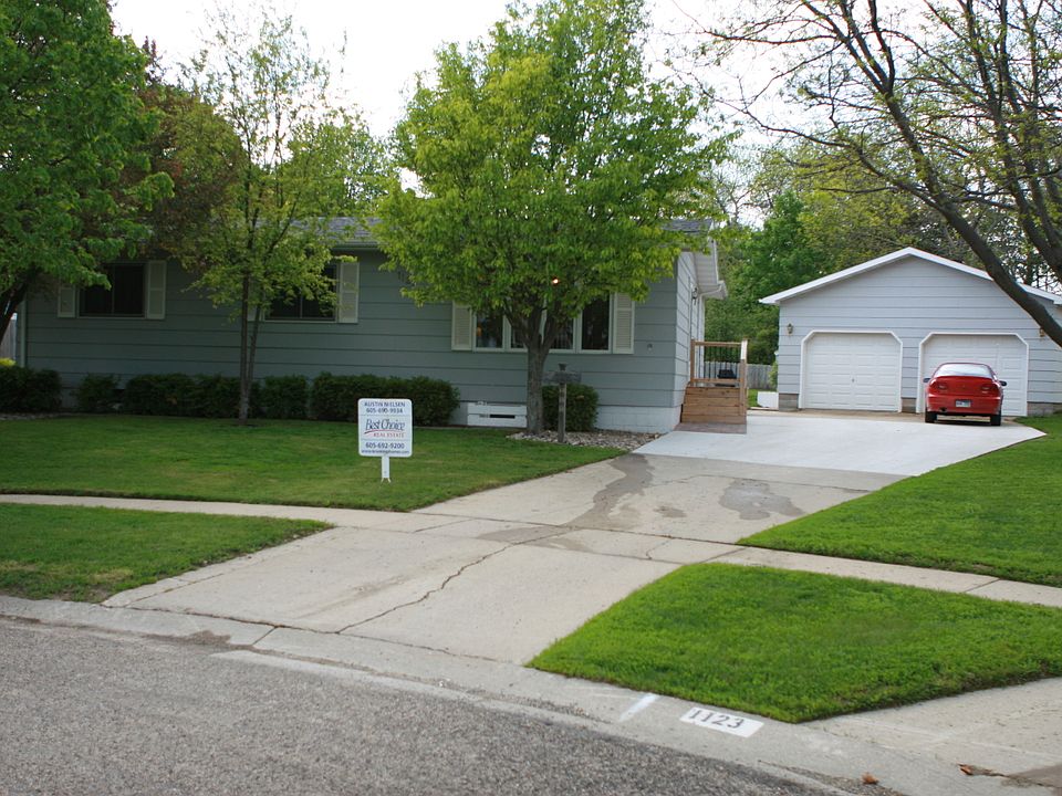 1st image of 1121 Squire Ct