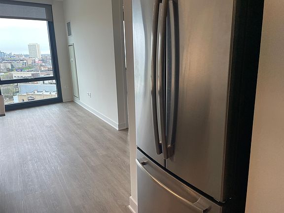 3rd image of 766 N Milwaukee Ave #1