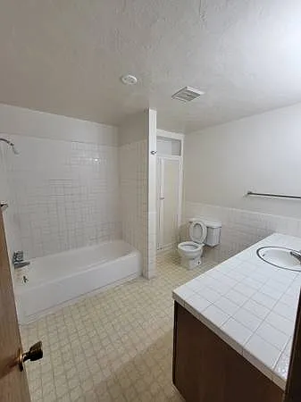 560 N Water Ave #4 — Photo 6