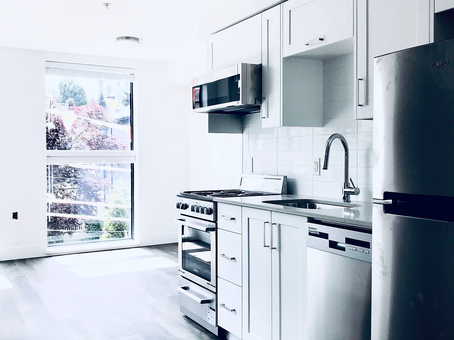 1031 Cardero Street Vancouver — Photo 2