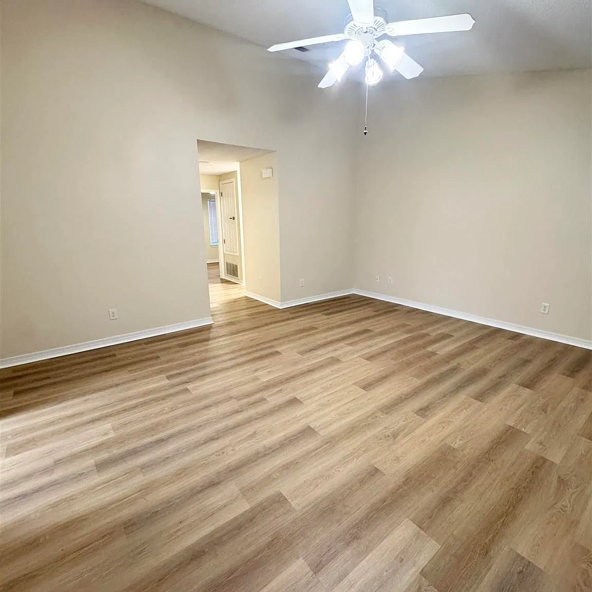 3 bed, 1398 sqft, $1,900 — Photo 3