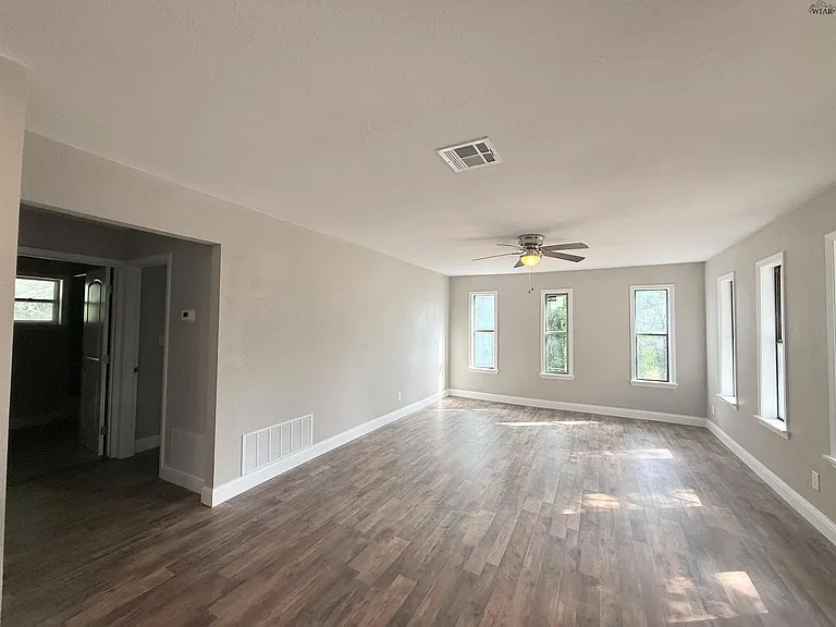104 Sandy Ln — Photo 9
