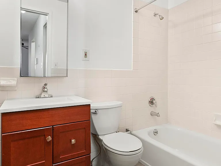 114 Suffolk St #3B — Photo 4