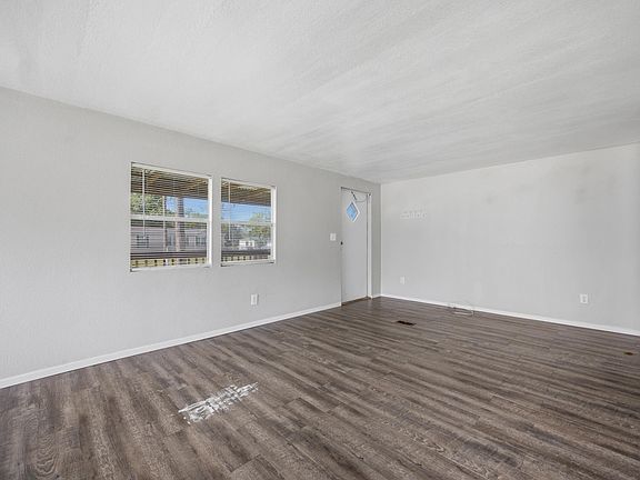 4th image of 374 Inkwood Ln
