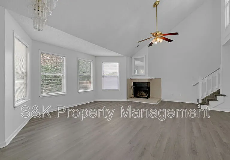 517 Mary Robert Ln #1 — Photo 5
