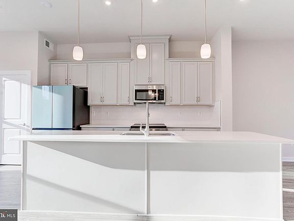 3rd image of 1657 Aspen Poplar Rd
