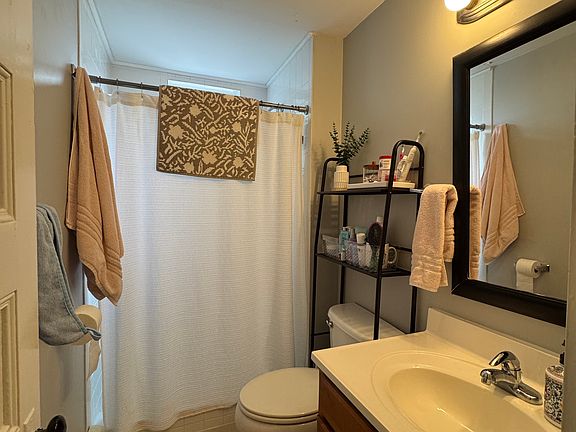 4th image of 122 Lowell St APT 3