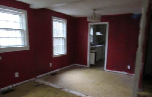 4th image of 215 Dyer St