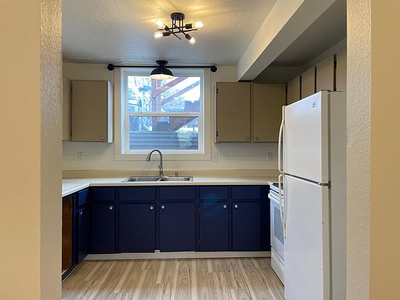 2nd image of 924 Stoddard St #B