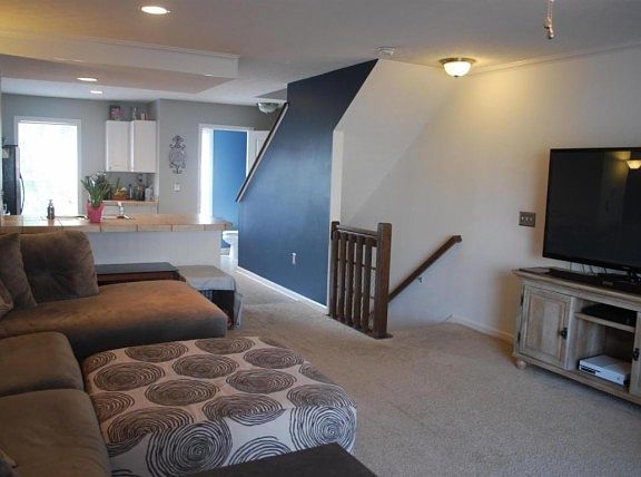 4th image of 5564 Rainbow Falls St