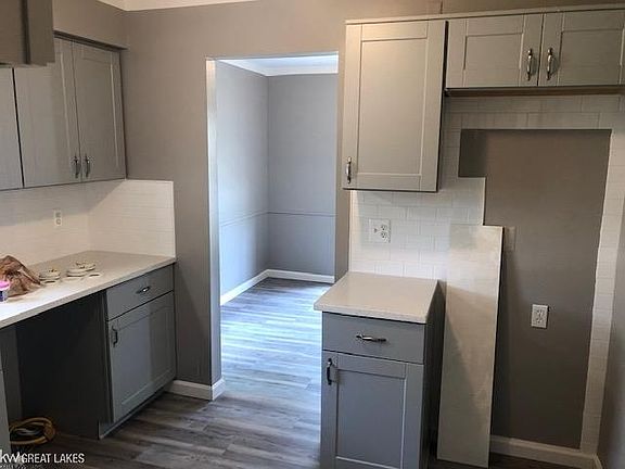 5th image of 34219 Garfield Cir #5