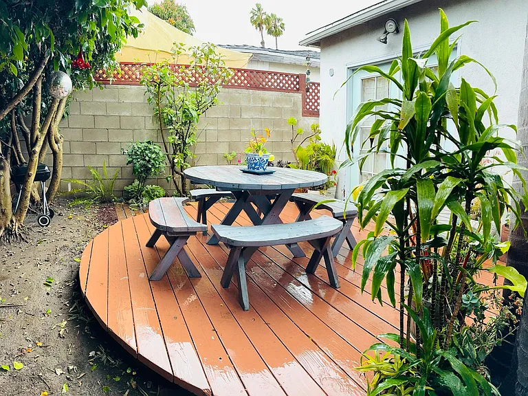 5110 Inglewood Blvd — Photo 3