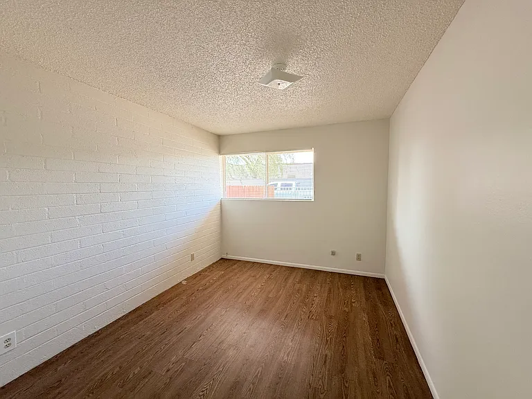 220 S 3rd Ave #6 — Photo 9