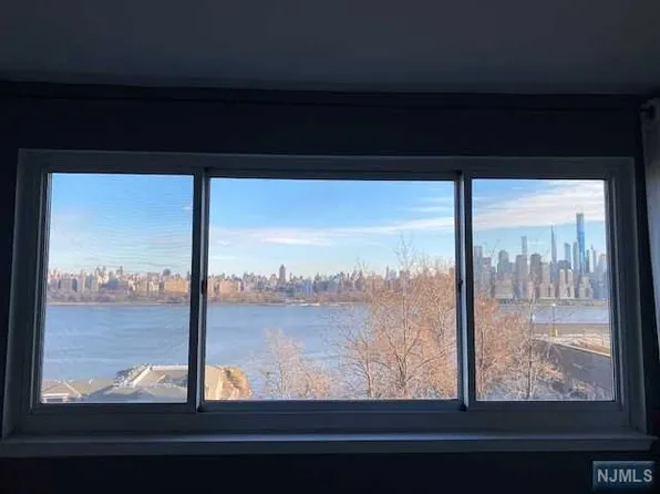 7430 Boulevard East image 2 of 18