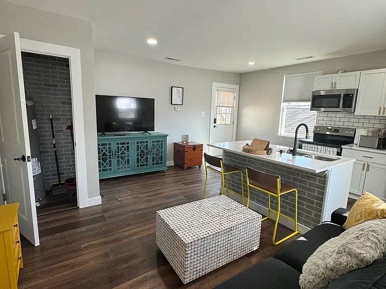 328 N Euclid Ave #C — Photo 14