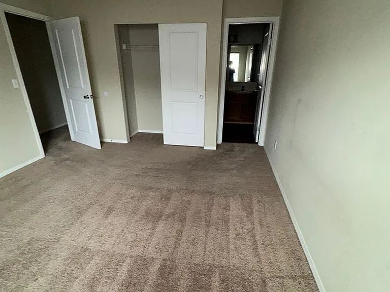 412 NE Miramar Cir — Photo 8
