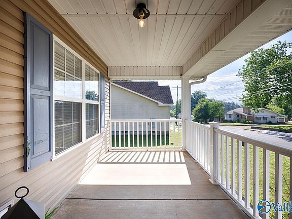 4th image of 2302 Bell Ave NW