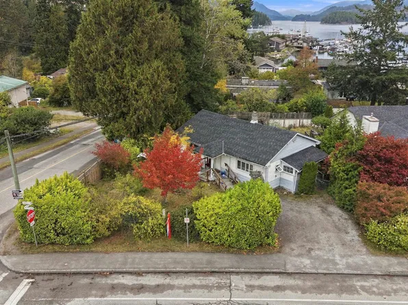 5689 Porpoise Bay Rd, Sechelt, BC V0N 3A3