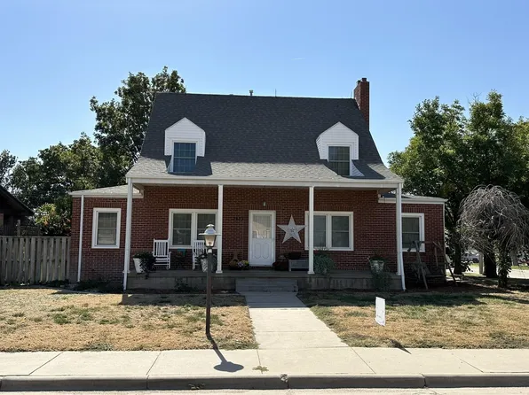 2433 Walnut Dr, Great Bend, KS 67530