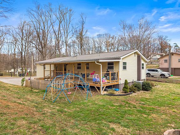 4th image of 695 Jenny Ln