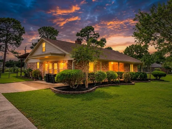 12315 Thaman Dr, Dickinson, TX 77539