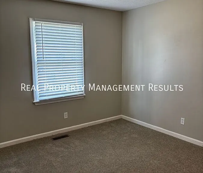 2841 Squire Ln — Photo 10