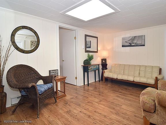 3rd image of 391 Carpenter Dr