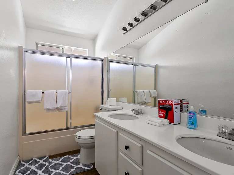14033 Yorktown Ct — Photo 16