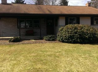 42 Fredericksville Rd, Mertztown, PA 19539