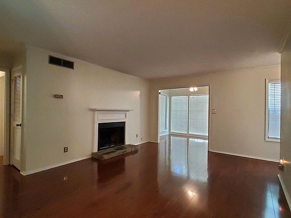 3rd image of 205 Country Park Dr SE