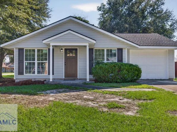 223 Garden Cir, Hinesville, GA 31313