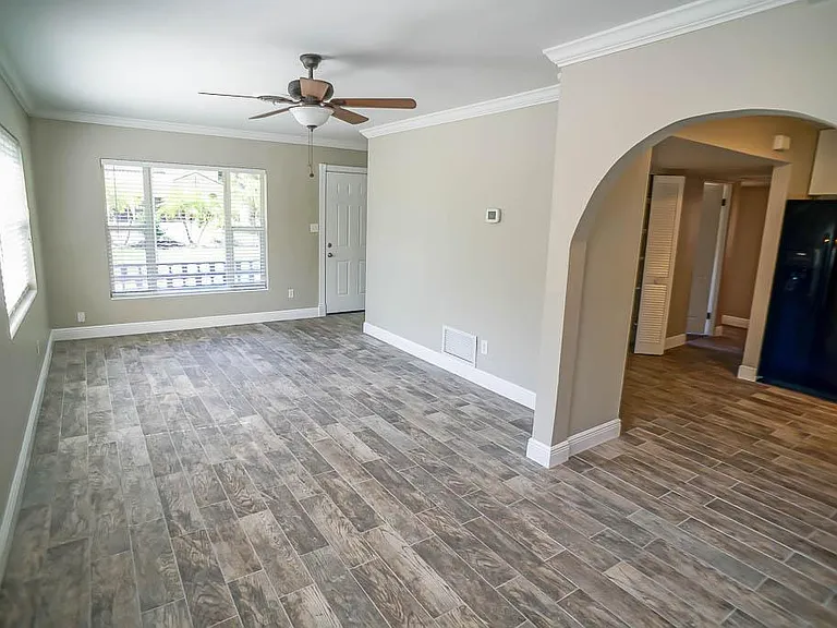 1881 Windsor Dr — Photo 5