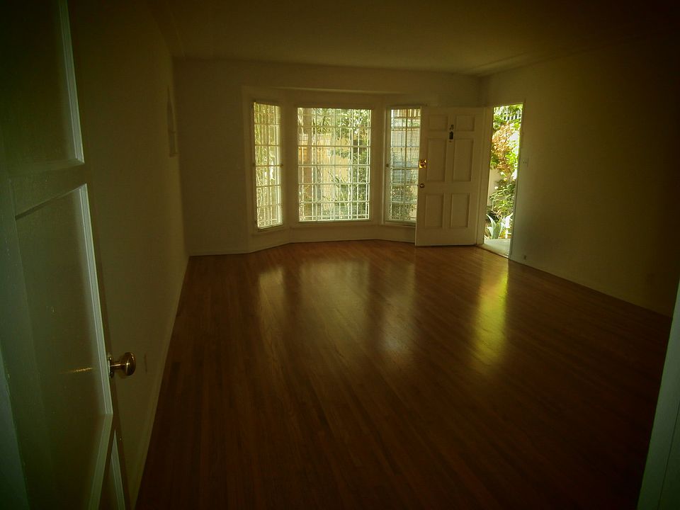 2nd image of 463 N Doheny Dr APT B