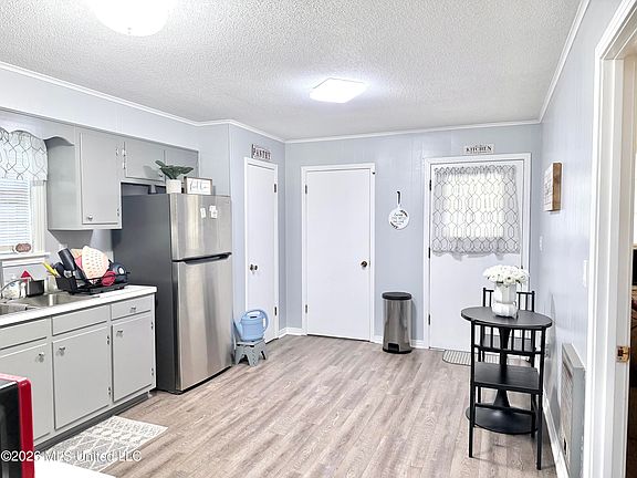 4th image of 107 Longview Dr