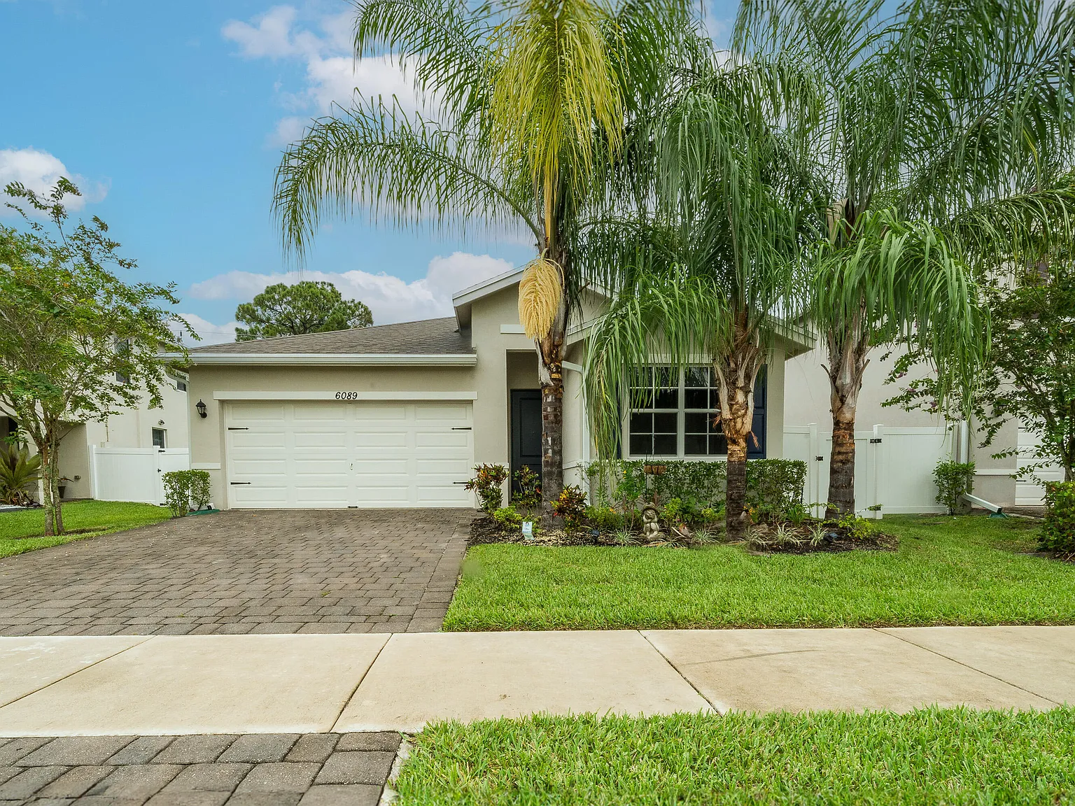 4 bed, 2.0 bath, 1710 sqft, $3,400 — Photo 3