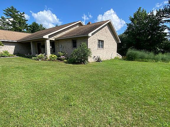 3rd image of 711N Woodland Dr