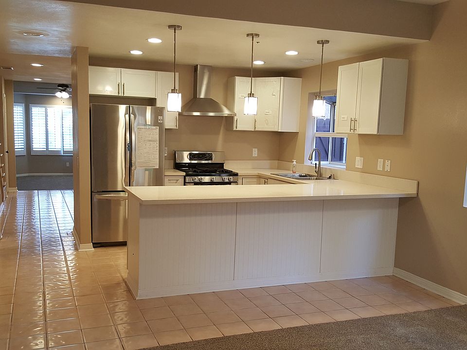Brand New Kitchen and Stainless Steel Appliances