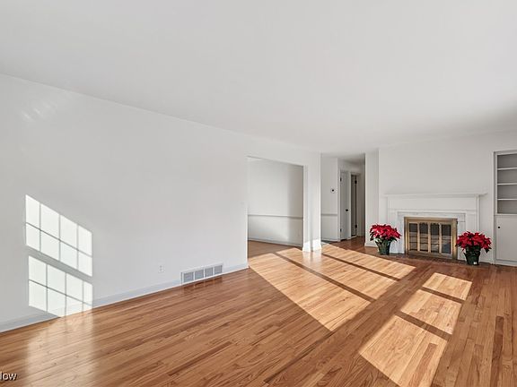 5th image of 1126 Greenvale Ave