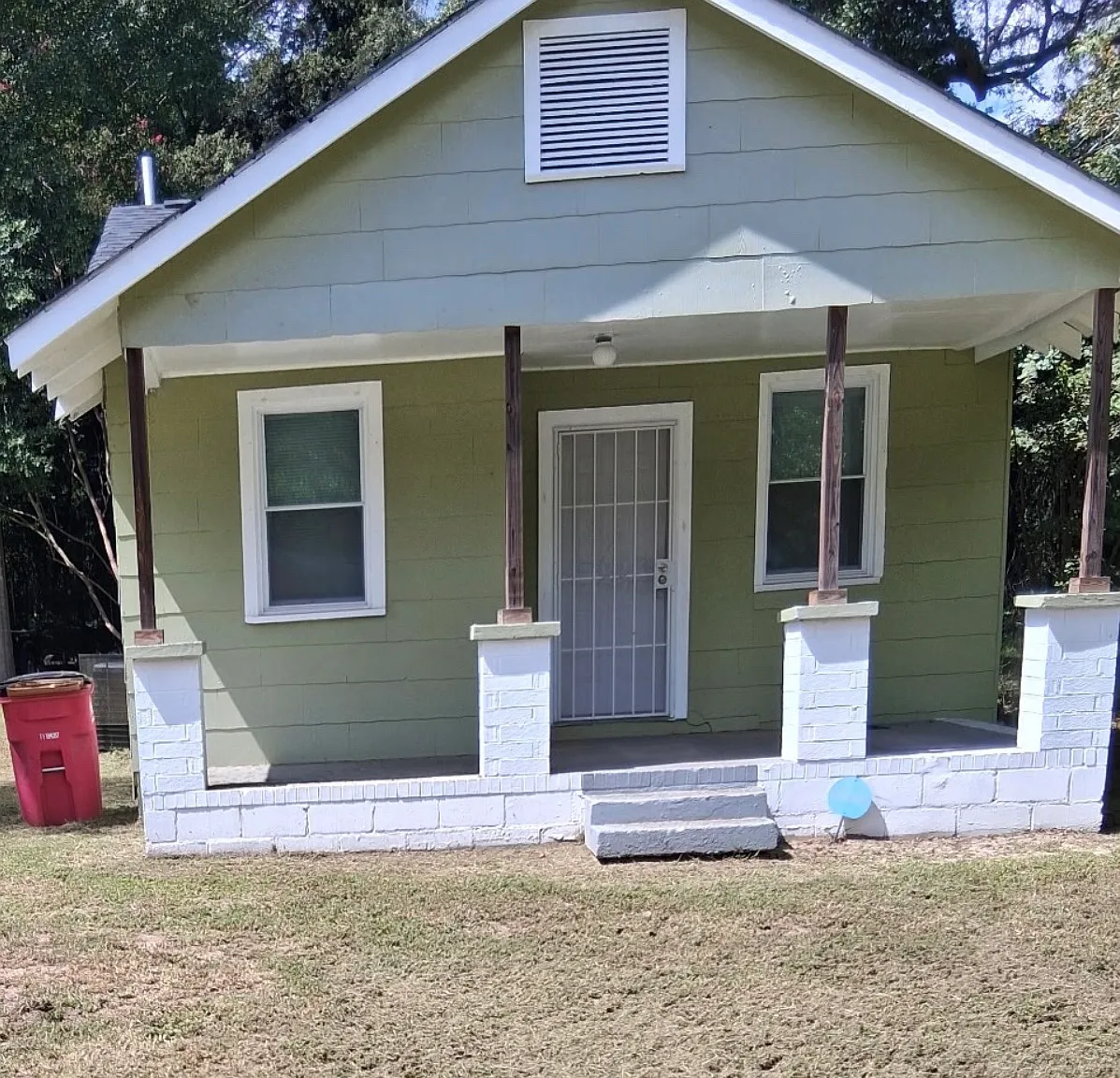 886 Trinity Pl — Photo 2