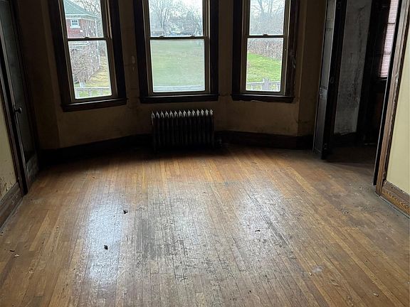 3rd image of 2954 E Harding St