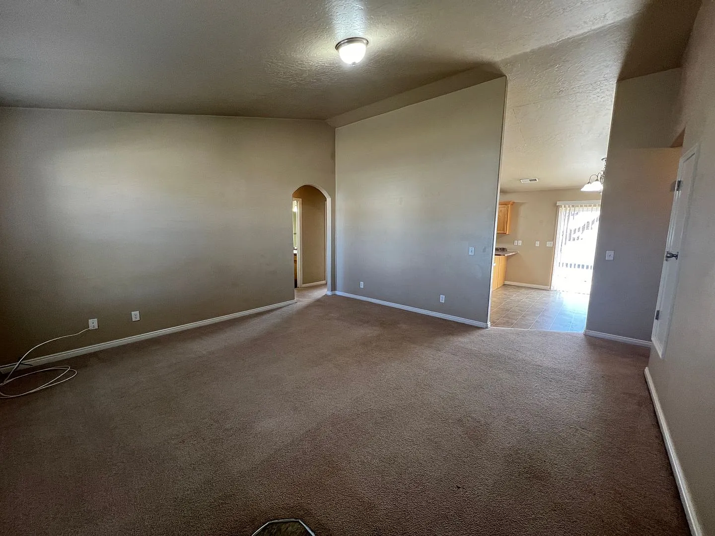 Move-In Discount 3 bed 2 bath Single Family Home in Cedar Willows — Photo 2