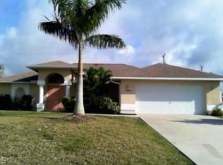 1927 NE 15th Ln, Cape Coral, FL 33909